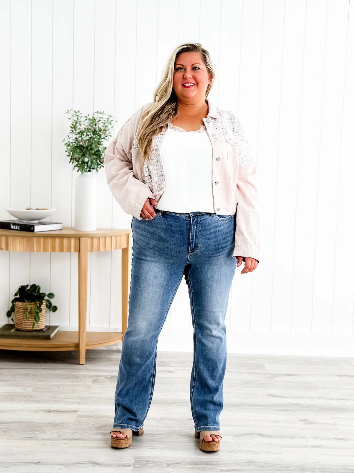 Taillenbetonte Trompetenjeans