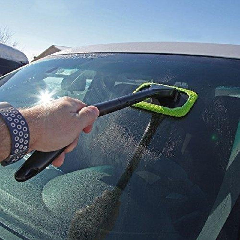 Autoscheiben mit Mikrofaser reinigen