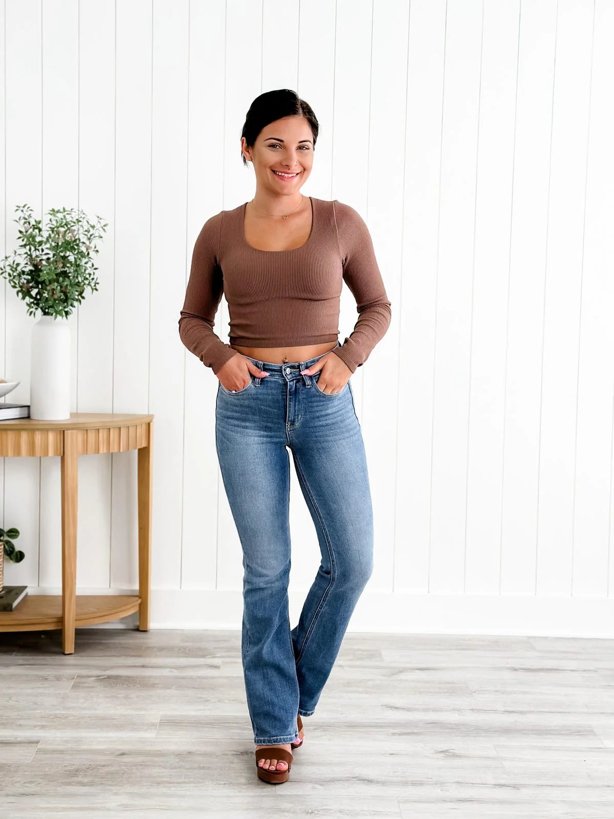 Taillenbetonte Trompetenjeans