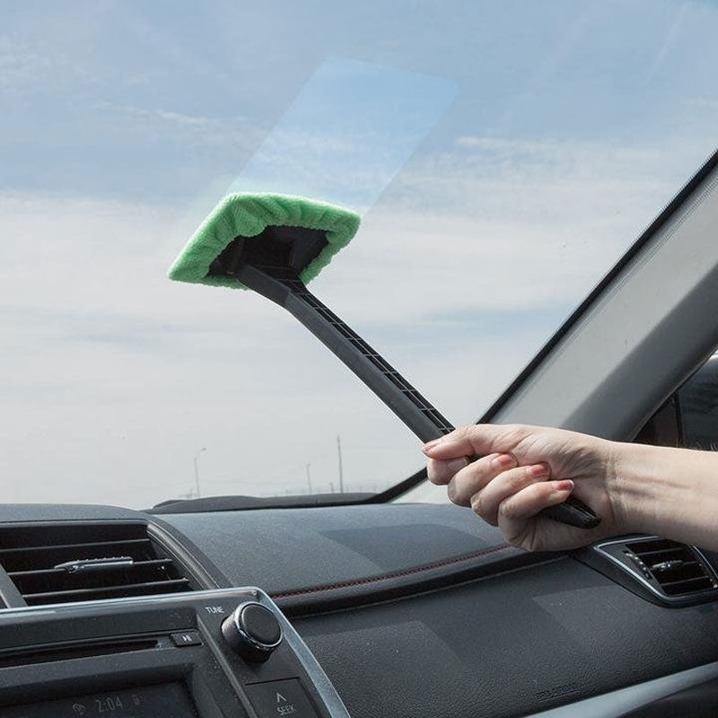 Autoscheiben mit Mikrofaser reinigen