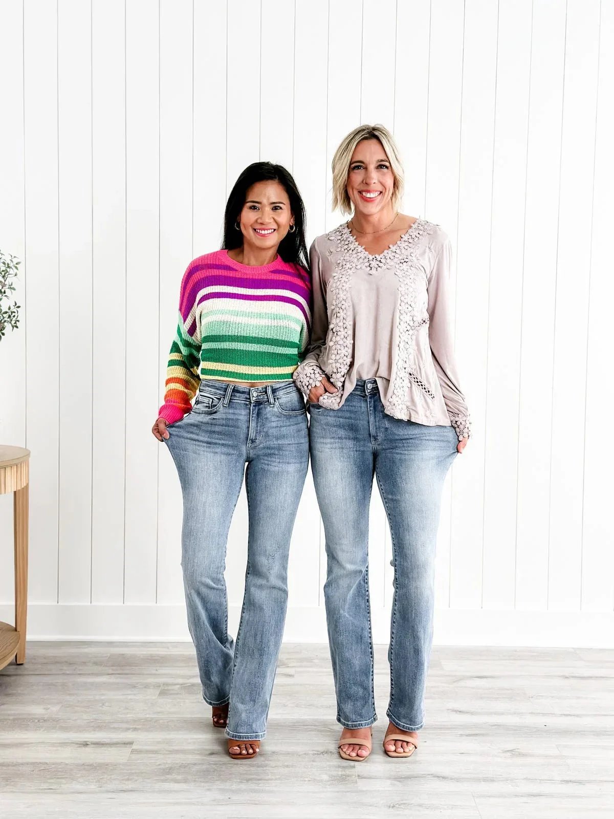Taillenbetonte Trompetenjeans