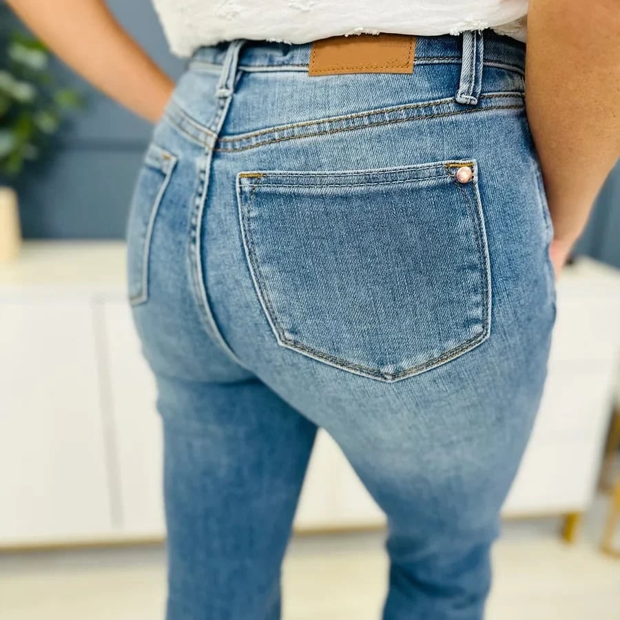 Taillenbetonte Trompetenjeans