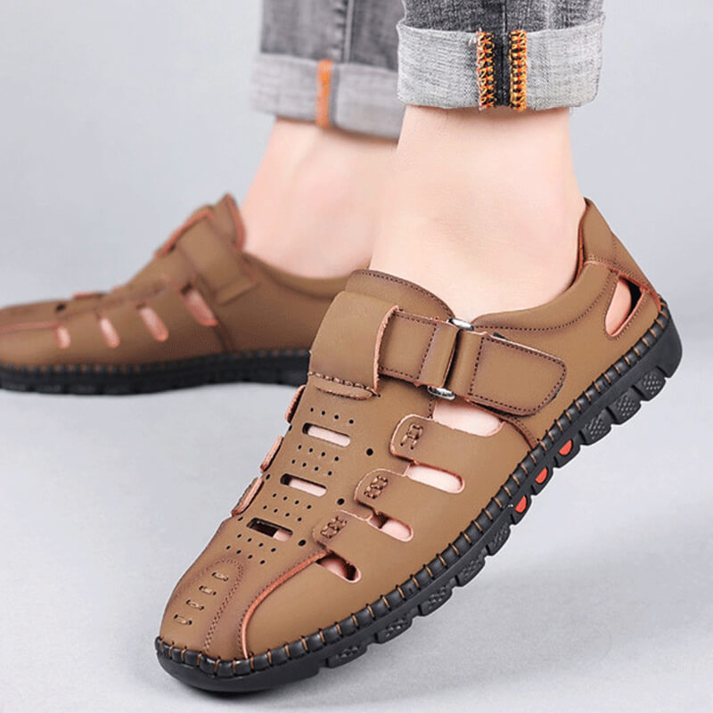 Trendige Sandalen aus perforiertem PU-Leder