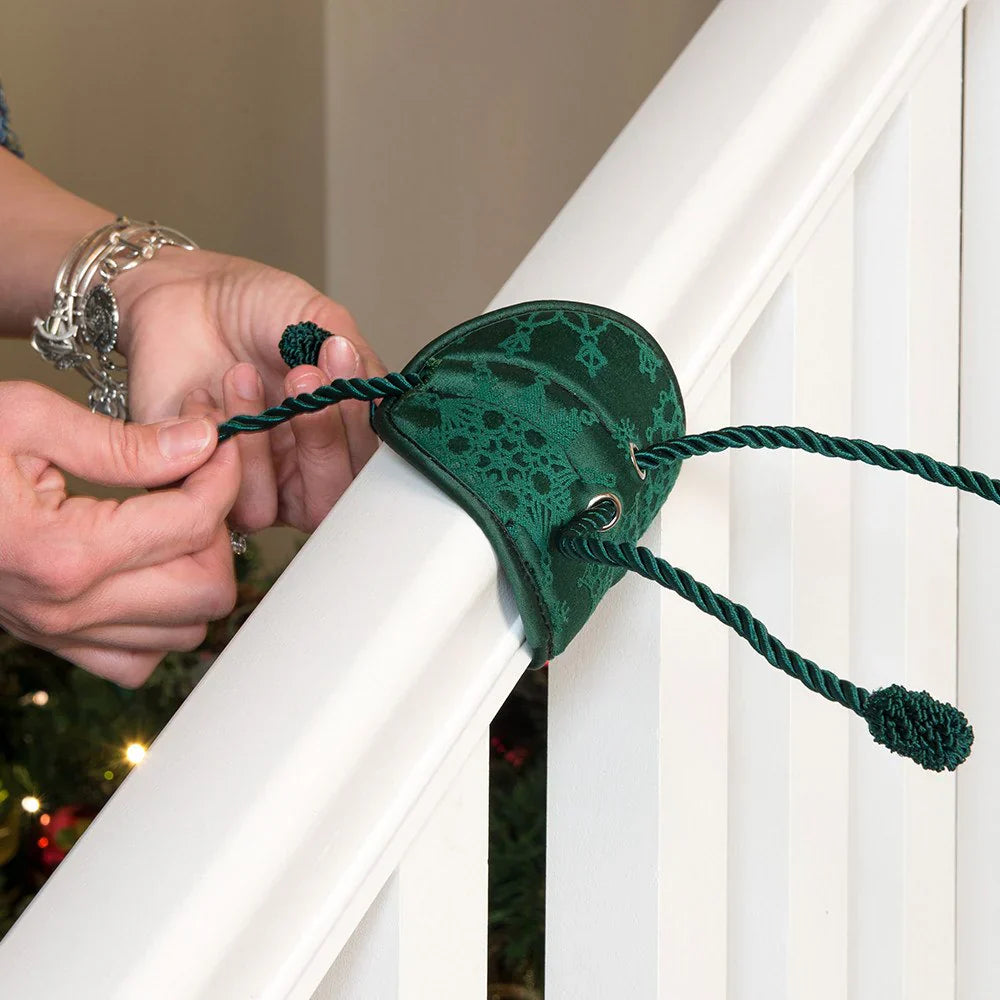 Sichere und stilvolle Girlandenbinder für Weihnachtsgeländer