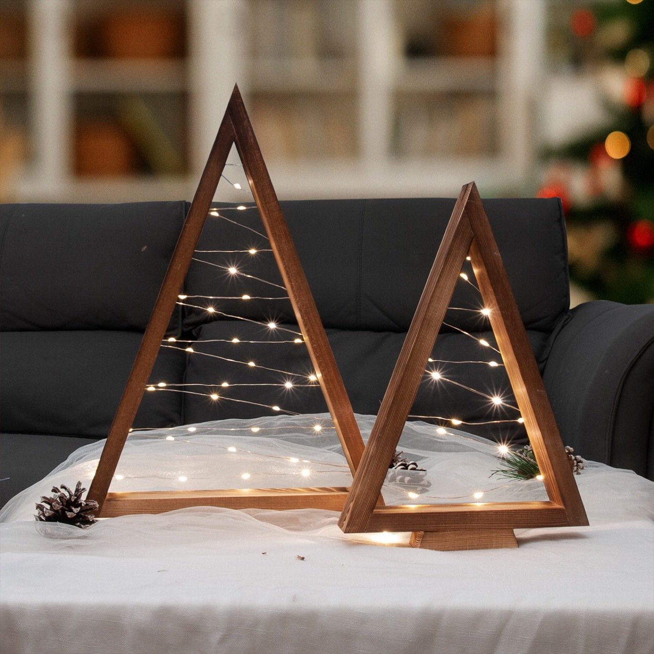 Leuchtender Weihnachtsbaum aus Holz