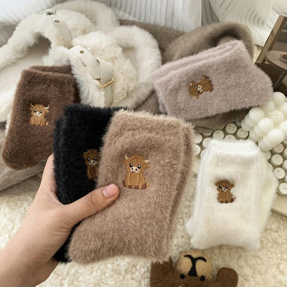 🔥 Niedliche, warme Plüschsocken für Damen mit gesticktem Hochlandrind-Motiv