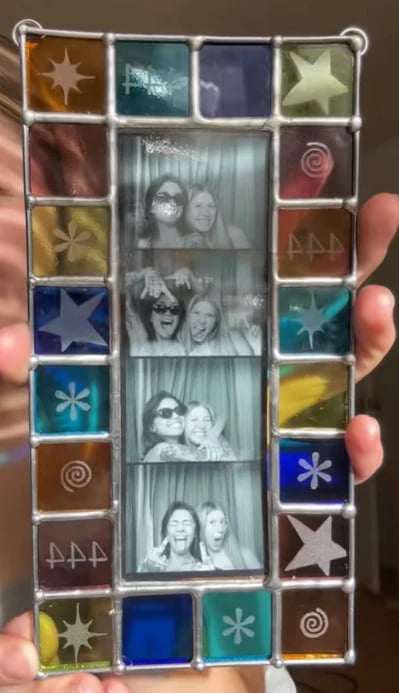 🏆NEUJAHRSANGEBOT 49 % RABATT✨Handgefertigter Fotorahmen aus Buntgla