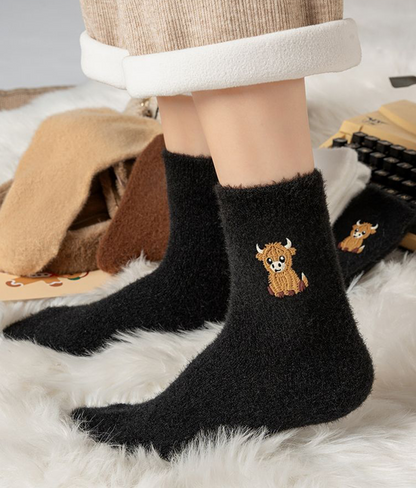 🔥 Niedliche, warme Plüschsocken für Damen mit gesticktem Hochlandrind-Motiv